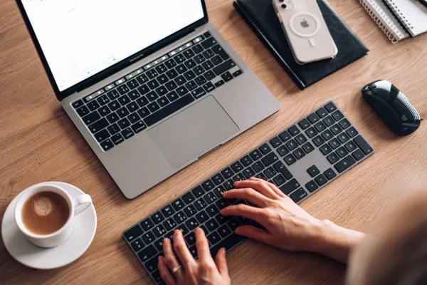 woman-writing-documents-on-laptop-with-full-size-keyboard-free-photo